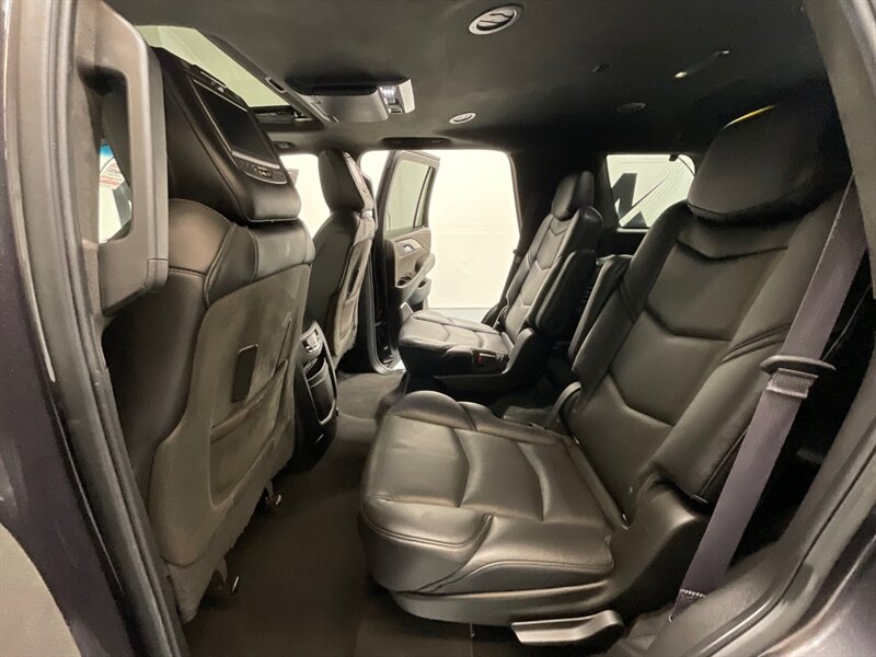 2016 Cadillac Escalade Platinum 4X4 / 6.2L V8 / Leather Sunroof / 1-OWNER  / FULLY LOADED LOCAL SUV - Photo 13 - Gladstone, OR 97027