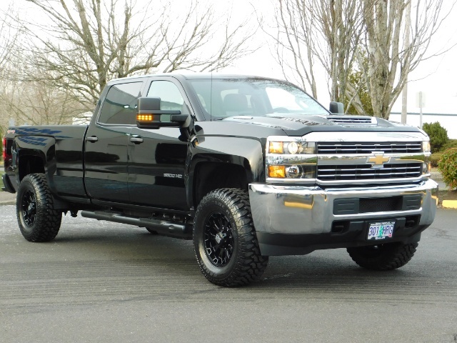 2017 Chevrolet Silverado 3500 4X4 / 6.6L DURAMAX DIESEL / 1-OWNER / LEVELED   - Photo 2 - Portland, OR 97217