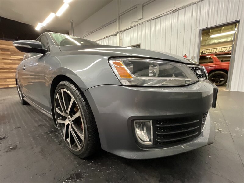 2012 Volkswagen Jetta GLI Autobahn PZEV Sedan / Sunroof / Heated Leather  LOCAL OREGON CAR / ONLY 73,000 MILES / SHARP & CLEAN !! - Photo 10 - Gladstone, OR 97027