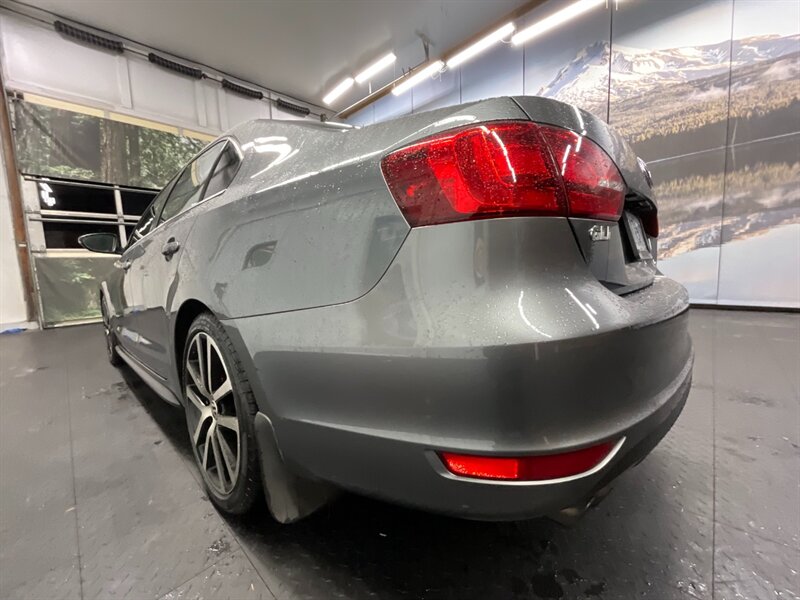 2012 Volkswagen Jetta GLI Autobahn PZEV Sedan / Sunroof / Heated Leather  LOCAL OREGON CAR / ONLY 73,000 MILES / SHARP & CLEAN !! - Photo 11 - Gladstone, OR 97027