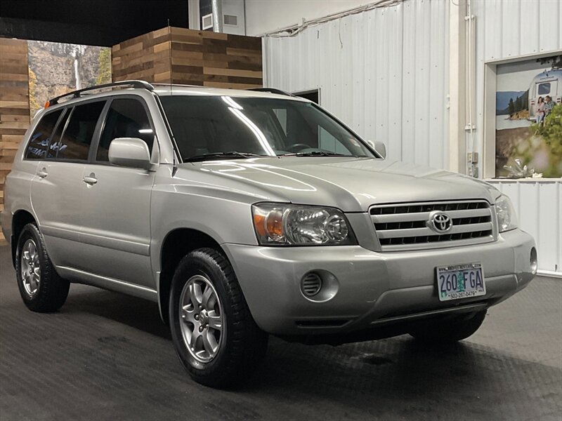 2005 Toyota Highlander 3RD ROW SEAT / Sport Utility / Excel Cond   - Photo 2 - Gladstone, OR 97027