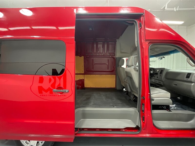 2013 Nissan NV 2500 HD SV CARGO VAN HIGH ROOF / 24,000 MILES  / 1-OWNER LOCAL - Photo 12 - Gladstone, OR 97027