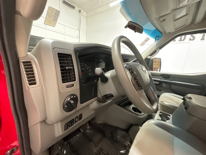 2013 Nissan NV 2500 HD SV CARGO VAN HIGH ROOF / 24,000 MILES  / 1-OWNER LOCAL - Photo 14 - Gladstone, OR 97027