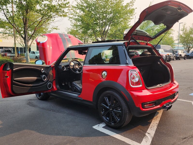 2013 MINI Cooper S 1.6L TURBO / Leather / PANO ROOF / 6-SPEED MANUAL / Hardtop / COLD WEATHER PKG / Continental Tires - Photo 30 - Portland, OR 97217