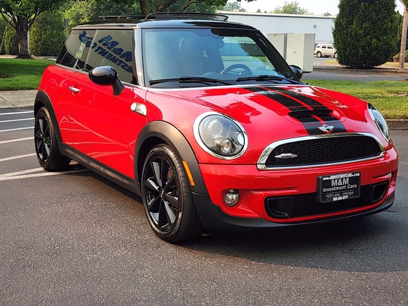 2013 MINI Cooper S 1.6L TURBO / Leather / PANO ROOF / 6-SPEED MANUAL  / Hardtop / COLD WEATHER PKG / Continental Tires