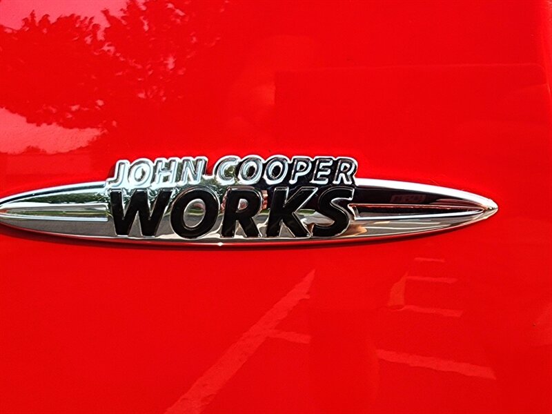 2013 MINI Cooper S 1.6L TURBO / Leather / PANO ROOF / 6-SPEED MANUAL / Hardtop / COLD WEATHER PKG / Continental Tires - Photo 49 - Portland, OR 97217