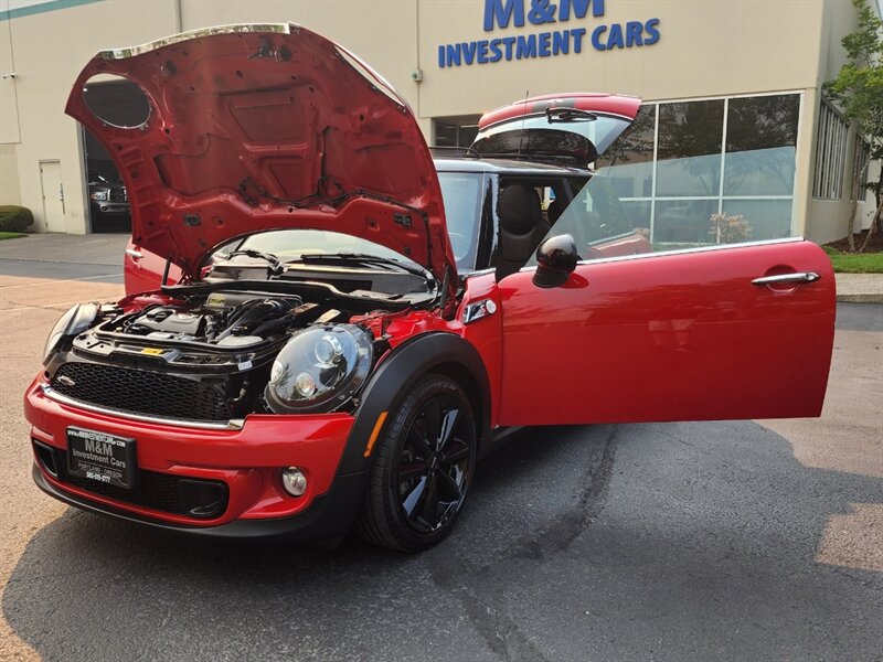 2013 MINI Cooper S 1.6L TURBO / Leather / PANO ROOF / 6-SPEED MANUAL / Hardtop / COLD WEATHER PKG / Continental Tires - Photo 27 - Portland, OR 97217