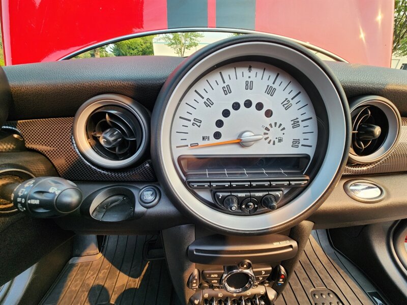 2013 MINI Cooper S 1.6L TURBO / Leather / PANO ROOF / 6-SPEED MANUAL / Hardtop / COLD WEATHER PKG / Continental Tires - Photo 41 - Portland, OR 97217