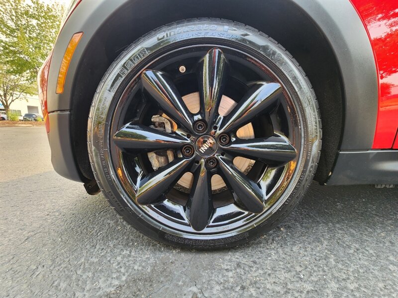 2013 MINI Cooper S 1.6L TURBO / Leather / PANO ROOF / 6-SPEED MANUAL / Hardtop / COLD WEATHER PKG / Continental Tires - Photo 35 - Portland, OR 97217