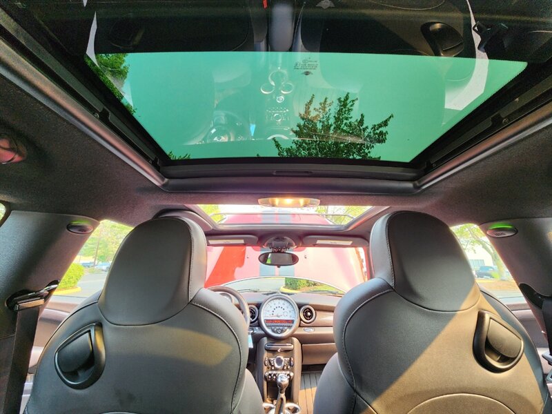 2013 MINI Cooper S 1.6L TURBO / Leather / PANO ROOF / 6-SPEED MANUAL / Hardtop / COLD WEATHER PKG / Continental Tires - Photo 11 - Portland, OR 97217