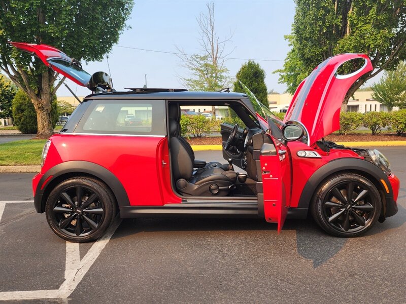 2013 MINI Cooper S 1.6L TURBO / Leather / PANO ROOF / 6-SPEED MANUAL / Hardtop / COLD WEATHER PKG / Continental Tires - Photo 24 - Portland, OR 97217