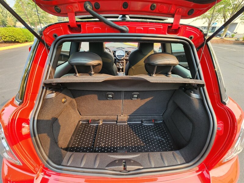 2013 MINI Cooper S 1.6L TURBO / Leather / PANO ROOF / 6-SPEED MANUAL / Hardtop / COLD WEATHER PKG / Continental Tires - Photo 32 - Portland, OR 97217