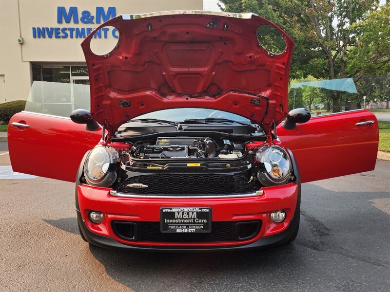 2013 MINI Cooper S 1.6L TURBO / Leather / PANO ROOF / 6-SPEED MANUAL / Hardtop / COLD WEATHER PKG / Continental Tires - Photo 52 - Portland, OR 97217