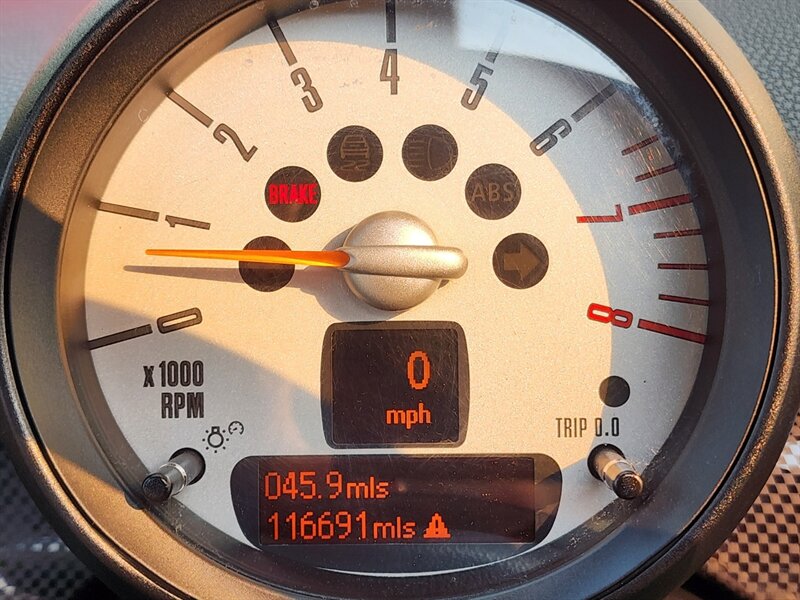 2013 MINI Cooper S 1.6L TURBO / Leather / PANO ROOF / 6-SPEED MANUAL / Hardtop / COLD WEATHER PKG / Continental Tires - Photo 42 - Portland, OR 97217
