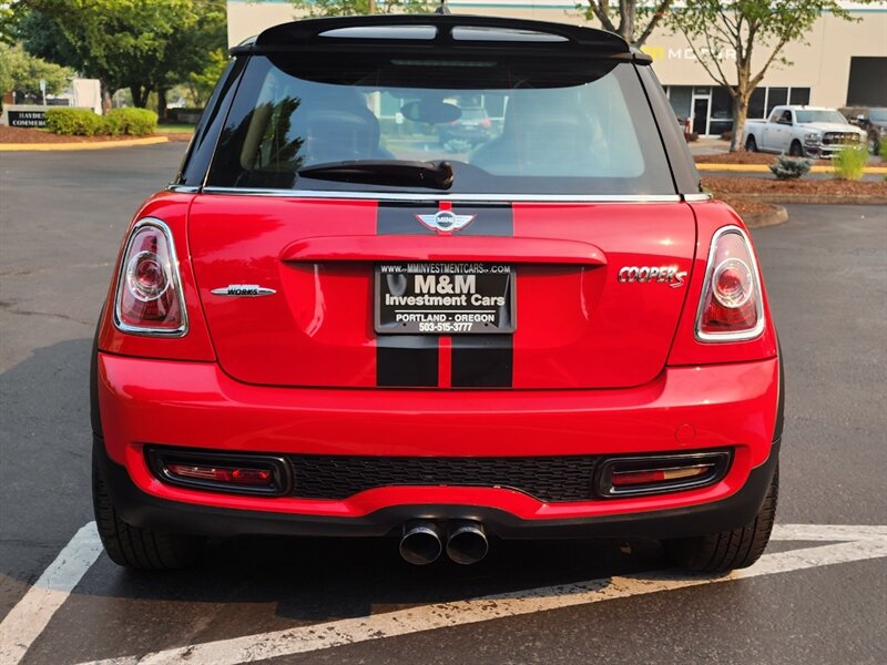 2013 MINI Cooper S 1.6L TURBO / Leather / PANO ROOF / 6-SPEED MANUAL / Hardtop / COLD WEATHER PKG / Continental Tires - Photo 6 - Portland, OR 97217