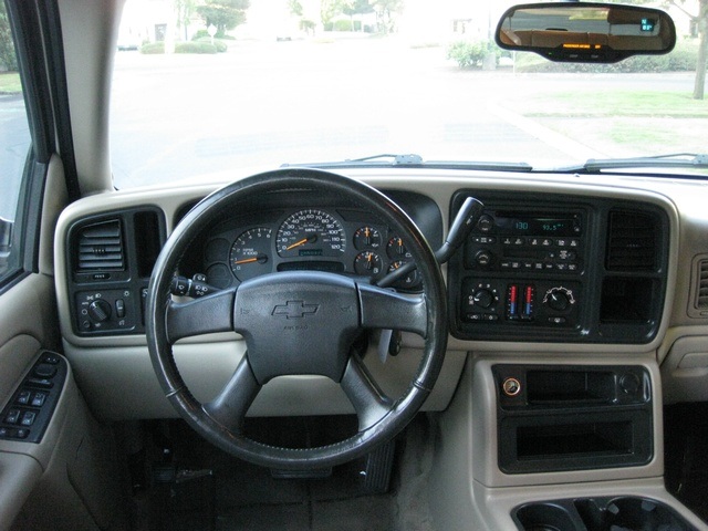 2004 Chevrolet Suburban 1500 LT/ Leather/ 3rd Seat/ 70k Miles