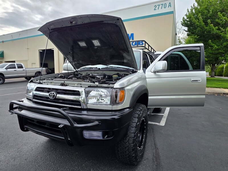 1999 Toyota 4Runner 4X4 V6 / 5 SPEED MANUAL / BF GOODRICH / LIFTED / V6 3.4L / METHOD WHEELS / STANDARD TRANSMISSION - Photo 25 - Portland, OR 97217