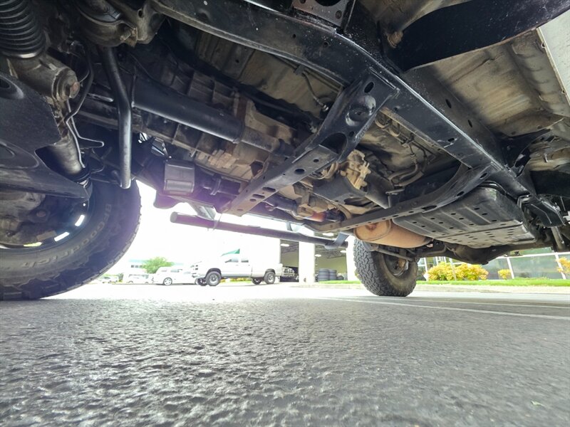 1999 Toyota 4Runner 4X4 V6 / 5 SPEED MANUAL / BF GOODRICH / LIFTED / V6 3.4L / METHOD WHEELS / STANDARD TRANSMISSION - Photo 24 - Portland, OR 97217