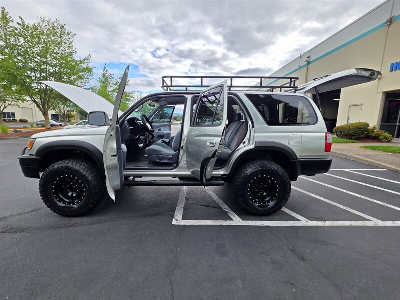 1999 Toyota 4Runner 4X4 V6 / 5 SPEED MANUAL / BF GOODRICH / LIFTED / V6 3.4L / METHOD WHEELS / STANDARD TRANSMISSION - Photo 21 - Portland, OR 97217