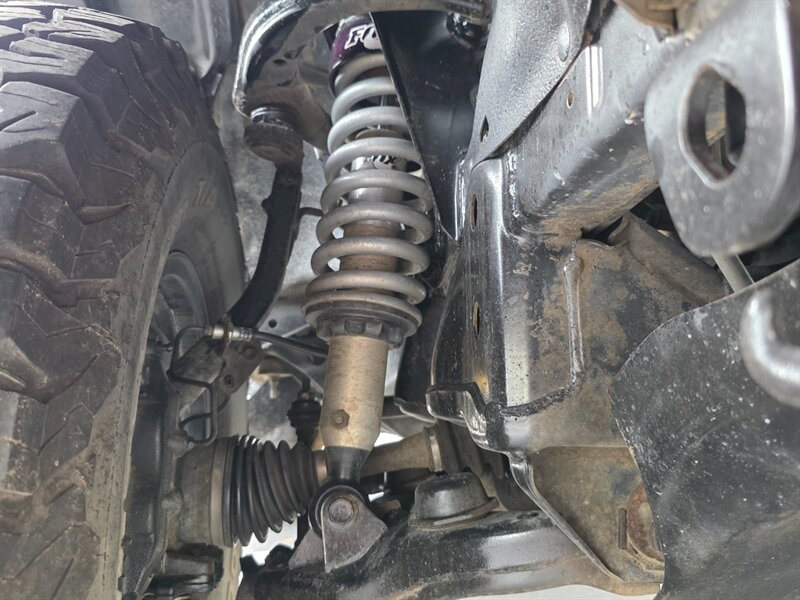 1999 Toyota 4Runner 4X4 V6 / 5 SPEED MANUAL / BF GOODRICH / LIFTED / V6 3.4L / METHOD WHEELS / STANDARD TRANSMISSION - Photo 38 - Portland, OR 97217