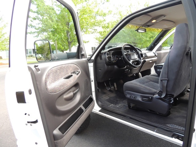 2001 Dodge Ram 3500 SLT Plus / 4X4 / 5.9L DIESEL / 6-SPEED / DUALLY   - Photo 13 - Portland, OR 97217