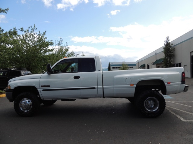 2001 Dodge Ram 3500 SLT Plus / 4X4 / 5.9L DIESEL / 6-SPEED / DUALLY   - Photo 3 - Portland, OR 97217