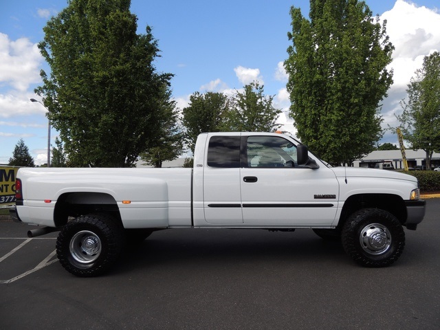 2001 Dodge Ram 3500 SLT Plus / 4X4 / 5.9L DIESEL / 6-SPEED / DUALLY   - Photo 4 - Portland, OR 97217