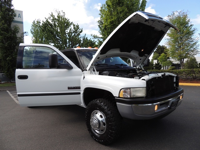 2001 Dodge Ram 3500 SLT Plus / 4X4 / 5.9L DIESEL / 6-SPEED / DUALLY   - Photo 32 - Portland, OR 97217