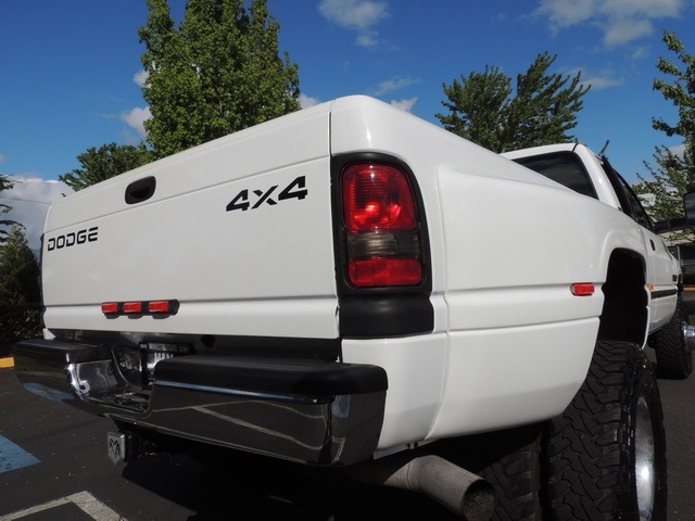 2001 Dodge Ram 3500 SLT Plus / 4X4 / 5.9L DIESEL / 6-SPEED / DUALLY   - Photo 11 - Portland, OR 97217