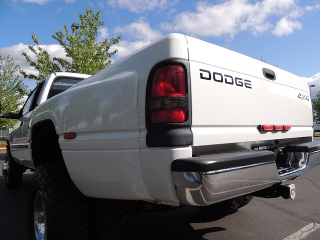 2001 Dodge Ram 3500 SLT Plus / 4X4 / 5.9L DIESEL / 6-SPEED / DUALLY   - Photo 12 - Portland, OR 97217