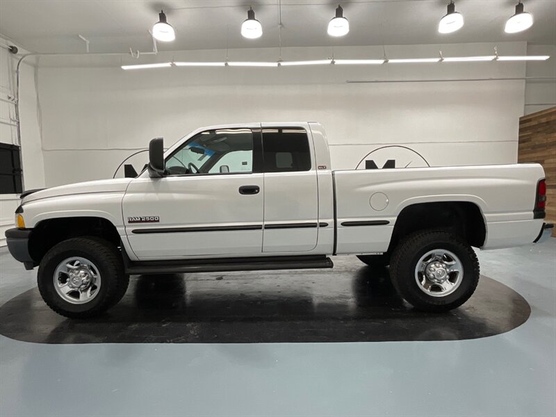 1999 Dodge Ram 2500 Laramie SLT  4-Dr 4X4 / 5.9L DIESEL / 126K MILES  / LOCAL TRUCK NO RUST - Photo 3 - Gladstone, OR 97027