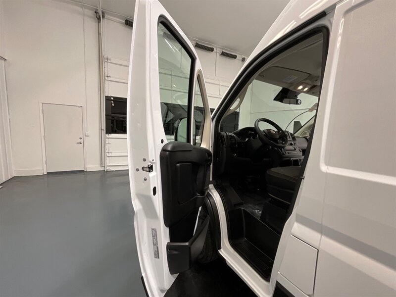 2022 RAM ProMaster 2500 CARGO VAN / HIGHROOF & 159 " WB / 3,000 MILES  / Backup Camera / LIKE NEW CONDITION - Photo 48 - Gladstone, OR 97027