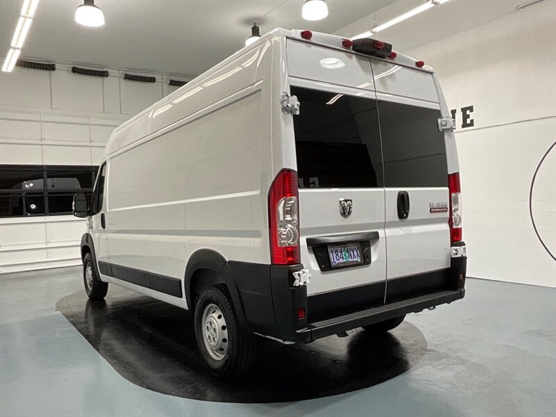 2022 RAM ProMaster 2500 CARGO VAN / HIGHROOF & 159 " WB / 3,000 MILES  / Backup Camera / LIKE NEW CONDITION - Photo 9 - Gladstone, OR 97027