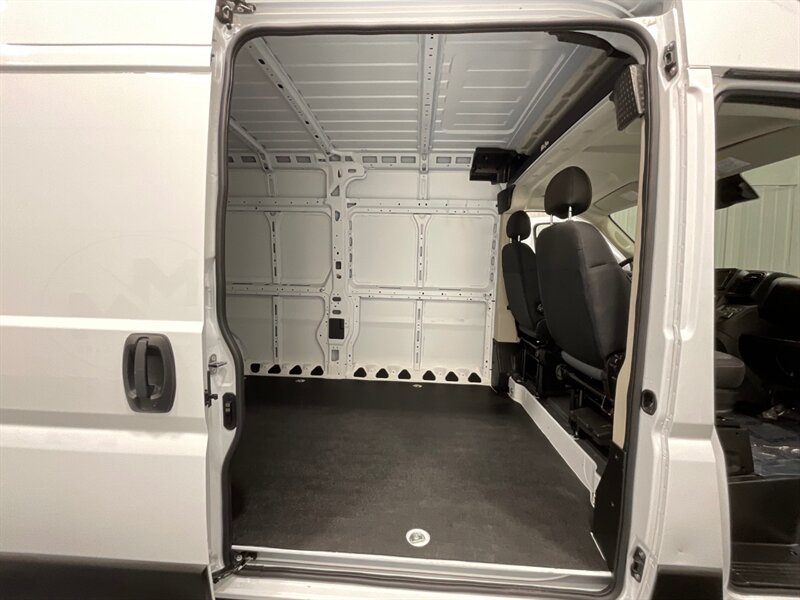 2022 RAM ProMaster 2500 CARGO VAN / HIGHROOF & 159 " WB / 3,000 MILES  / Backup Camera / LIKE NEW CONDITION - Photo 14 - Gladstone, OR 97027