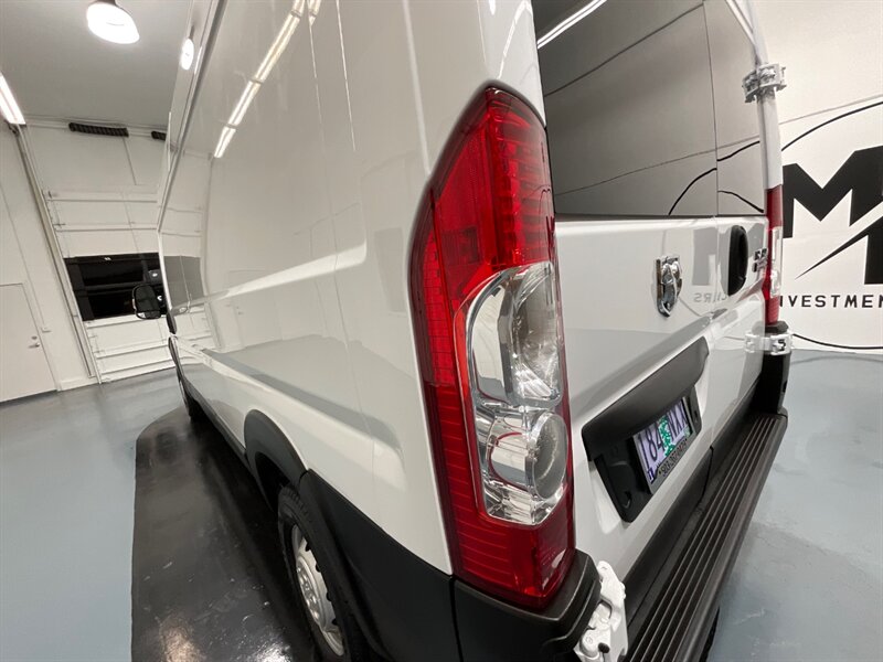 2022 RAM ProMaster 2500 CARGO VAN / HIGHROOF & 159 " WB / 3,000 MILES  / Backup Camera / LIKE NEW CONDITION - Photo 26 - Gladstone, OR 97027