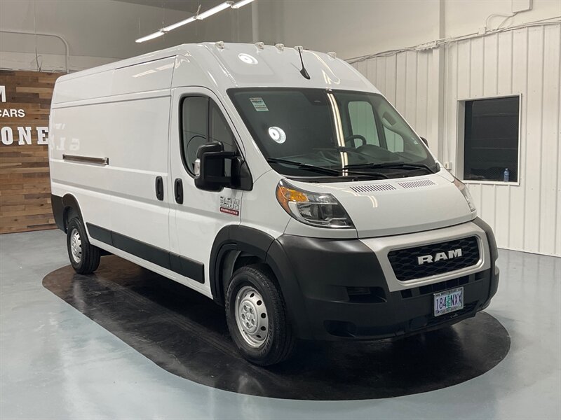 2022 RAM ProMaster 2500 CARGO VAN / HIGHROOF & 159 " WB / 3,000 MILES  / Backup Camera / LIKE NEW CONDITION - Photo 2 - Gladstone, OR 97027