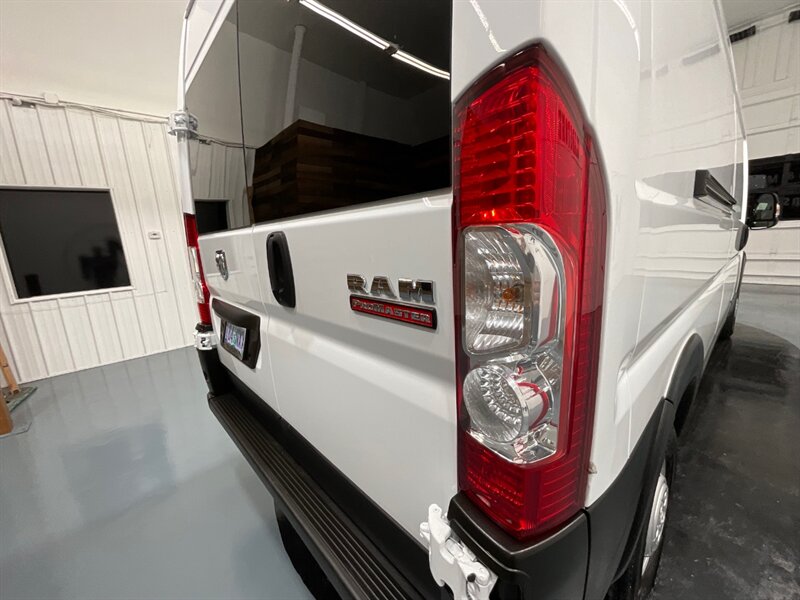 2022 RAM ProMaster 2500 CARGO VAN / HIGHROOF & 159 " WB / 3,000 MILES  / Backup Camera / LIKE NEW CONDITION - Photo 27 - Gladstone, OR 97027