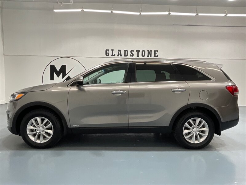 2018 Kia Sorento LX Sport Utility AWD / 3RD ROW SEAT / 27,000 MILES  / Backup Camera / Heated Seats / LOCAL SUV - Photo 3 - Gladstone, OR 97027