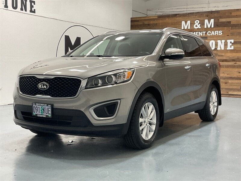 2018 Kia Sorento LX Sport Utility AWD / 3RD ROW SEAT / 27,000 MILES  / Backup Camera / Heated Seats / LOCAL SUV - Photo 1 - Gladstone, OR 97027