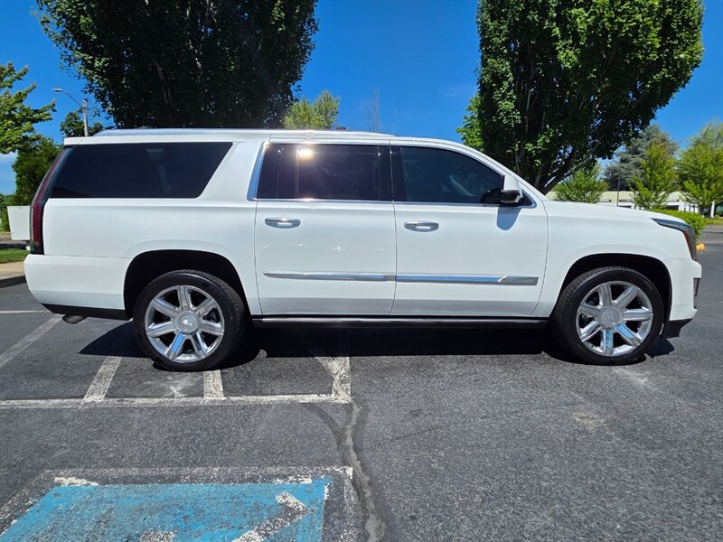 2016 Cadillac Escalade ESV Premium AWD NAVi CAM DVD's / 7-Seater / Immaculate / Long Wheel Base / Fresh Trade-In - Photo 4 - Portland, OR 97217