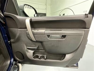 2010 Chevrolet Silverado 1500 LT Regular Cab Z-71 4X4 / 5.3L V8 / LIFTED TRUCK  / ZERO RUST - Photo 32 - Gladstone, OR 97027