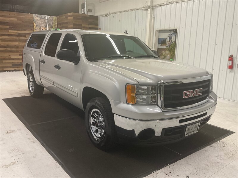 2010 GMC Sierra 1500 SL Crew Cab 4X4 / 4.8L V8 / LOCAL / 66,000 MILES  / RUST FREE / Canopy / Excel Cond - Photo 2 - Gladstone, OR 97027