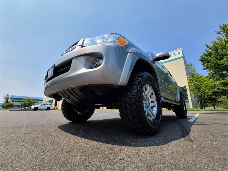 2006 Toyota Sequoia 4X4 / V8 4.7L / Leather / Sun Roof / 8-Seats / Low  Miles / New Tires / New LIFT - Photo 10 - Portland, OR 97217