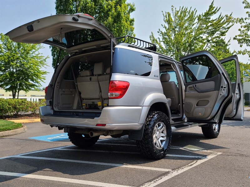 2006 Toyota Sequoia 4X4 / V8 4.7L / Leather / Sun Roof / 8-Seats / Low  Miles / New Tires / New LIFT - Photo 29 - Portland, OR 97217