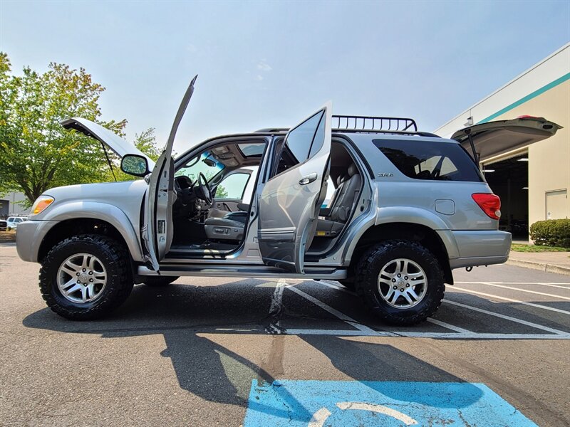 2006 Toyota Sequoia 4X4 / V8 4.7L / Leather / Sun Roof / 8-Seats / Low  Miles / New Tires / New LIFT - Photo 23 - Portland, OR 97217