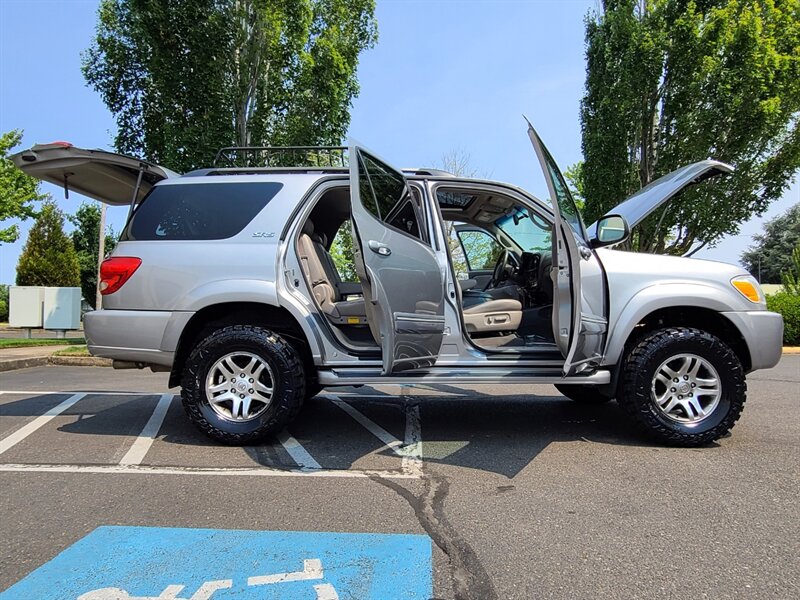 2006 Toyota Sequoia 4X4 / V8 4.7L / Leather / Sun Roof / 8-Seats / Low  Miles / New Tires / New LIFT - Photo 24 - Portland, OR 97217