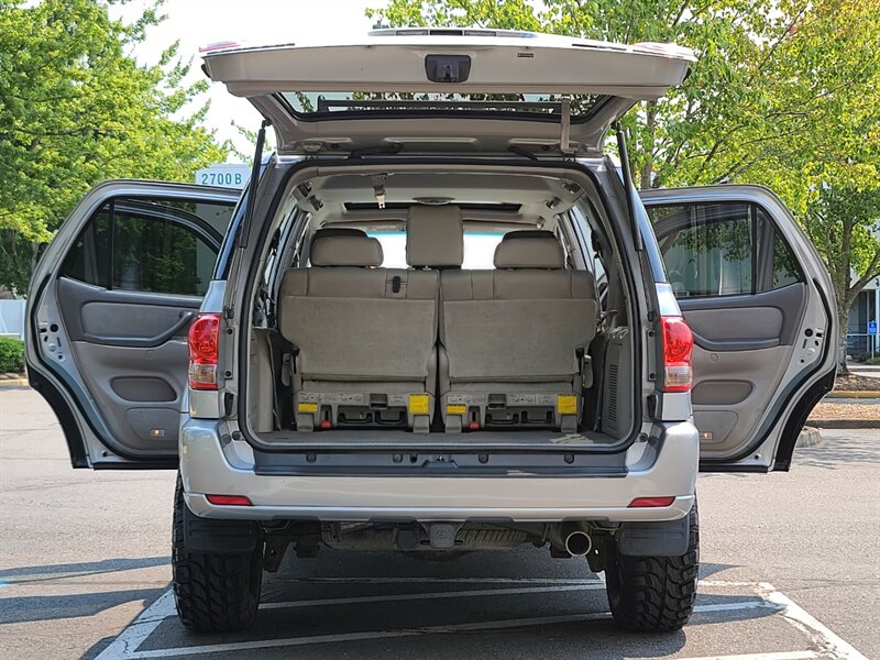 2006 Toyota Sequoia 4X4 / V8 4.7L / Leather / Sun Roof / 8-Seats / Low  Miles / New Tires / New LIFT - Photo 22 - Portland, OR 97217