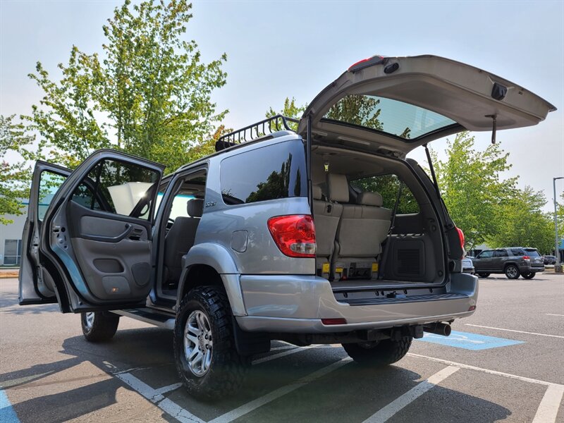 2006 Toyota Sequoia 4X4 / V8 4.7L / Leather / Sun Roof / 8-Seats / Low  Miles / New Tires / New LIFT - Photo 28 - Portland, OR 97217