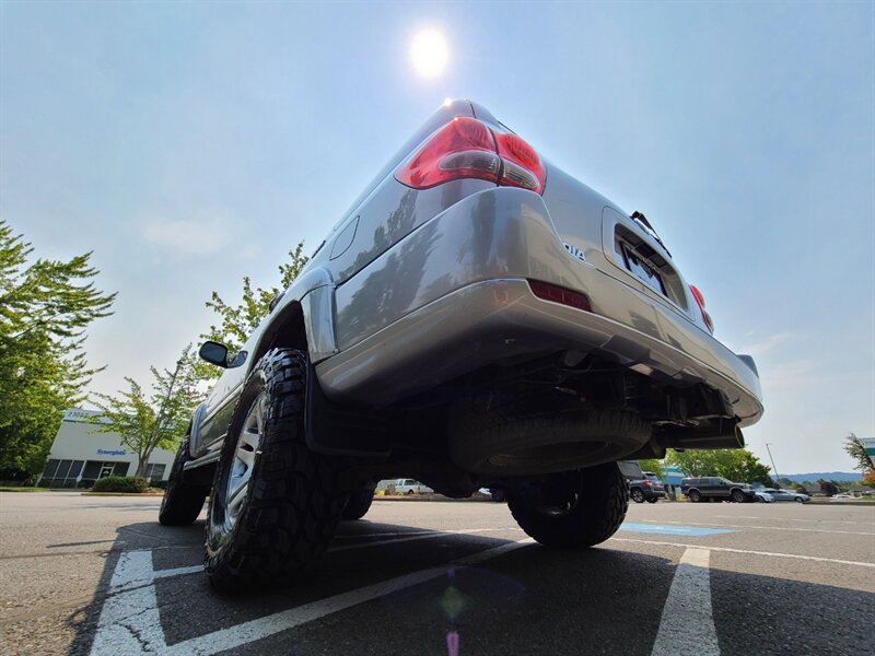 2006 Toyota Sequoia 4X4 / V8 4.7L / Leather / Sun Roof / 8-Seats / Low  Miles / New Tires / New LIFT - Photo 11 - Portland, OR 97217