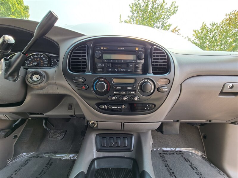 2006 Toyota Sequoia 4X4 / V8 4.7L / Leather / Sun Roof / 8-Seats / Low  Miles / New Tires / New LIFT - Photo 34 - Portland, OR 97217